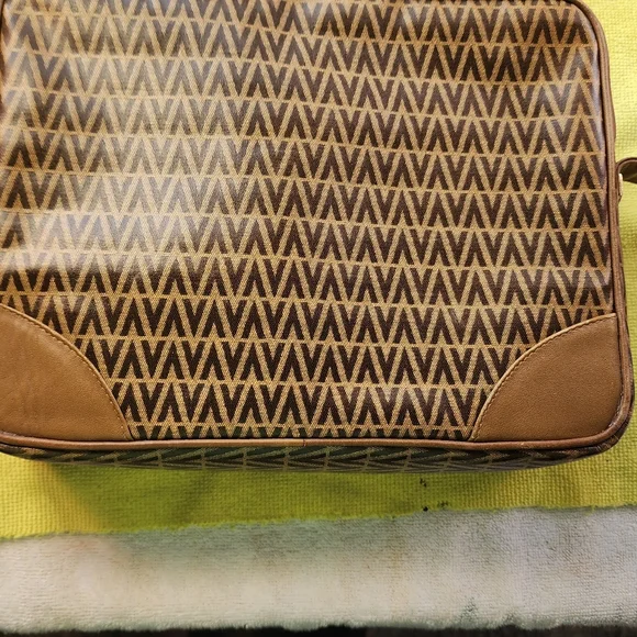 Mario Valentino vintage crossbody bag GUC - Picture 6 of 16